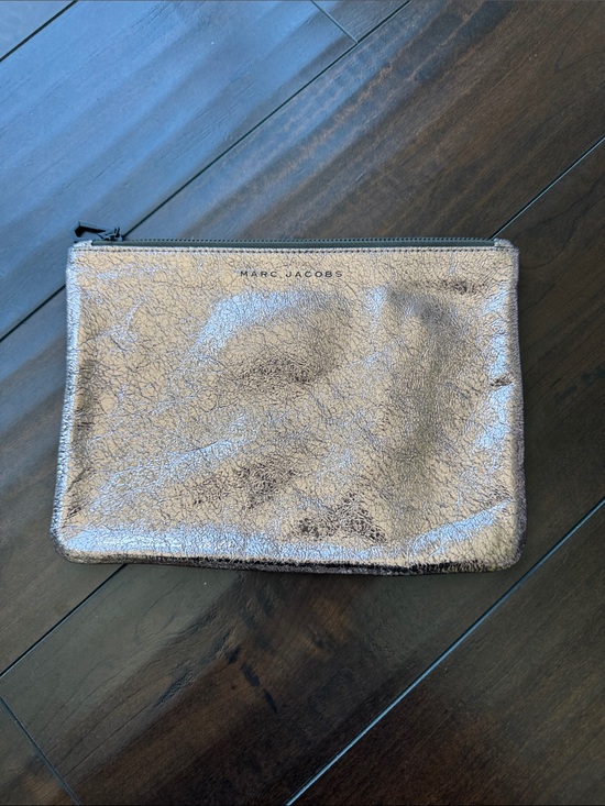 Marc Jacobs Handbags - Marc Jacobs Silver Metallic Crackle Zip Pouch
